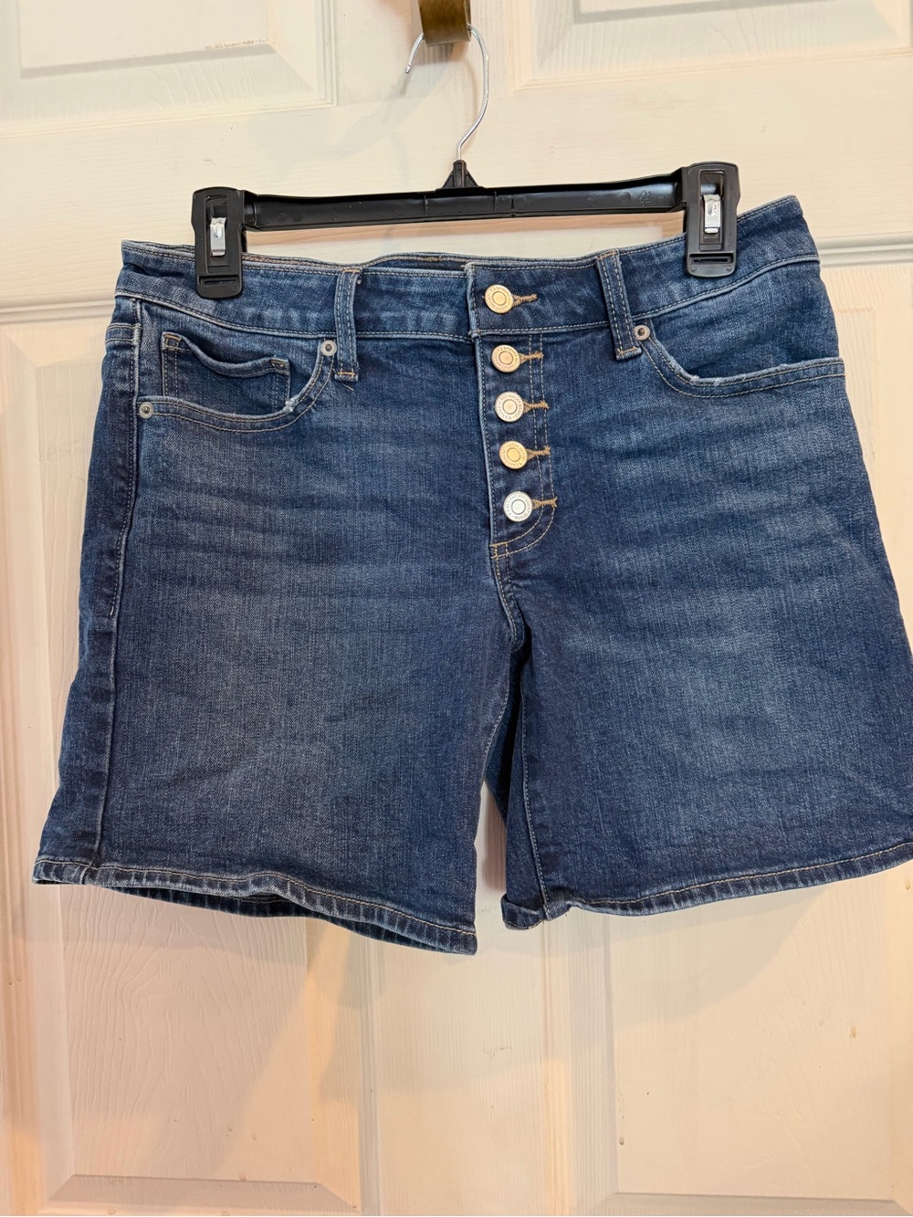 NWOT DISTRESSED Lucky Brand Denim Jean Shorts in Blue 4